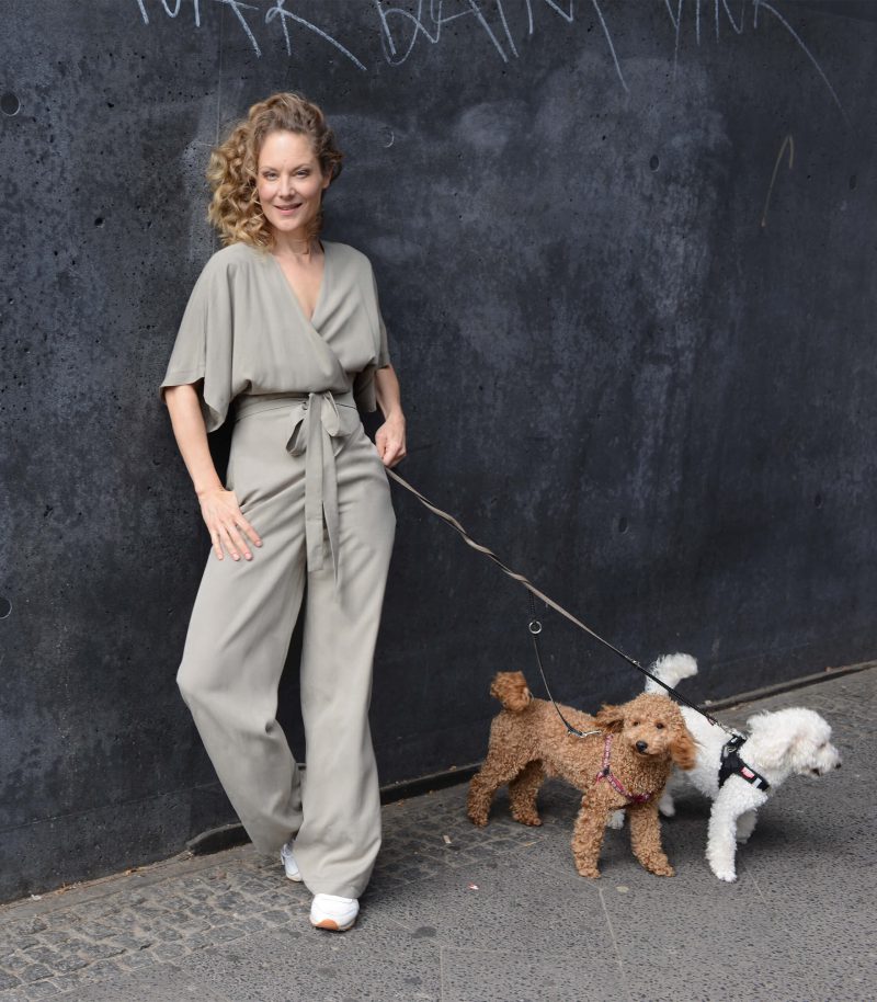 Tessa Mittelstaedt in RAU Berlin Jumpsuit beige