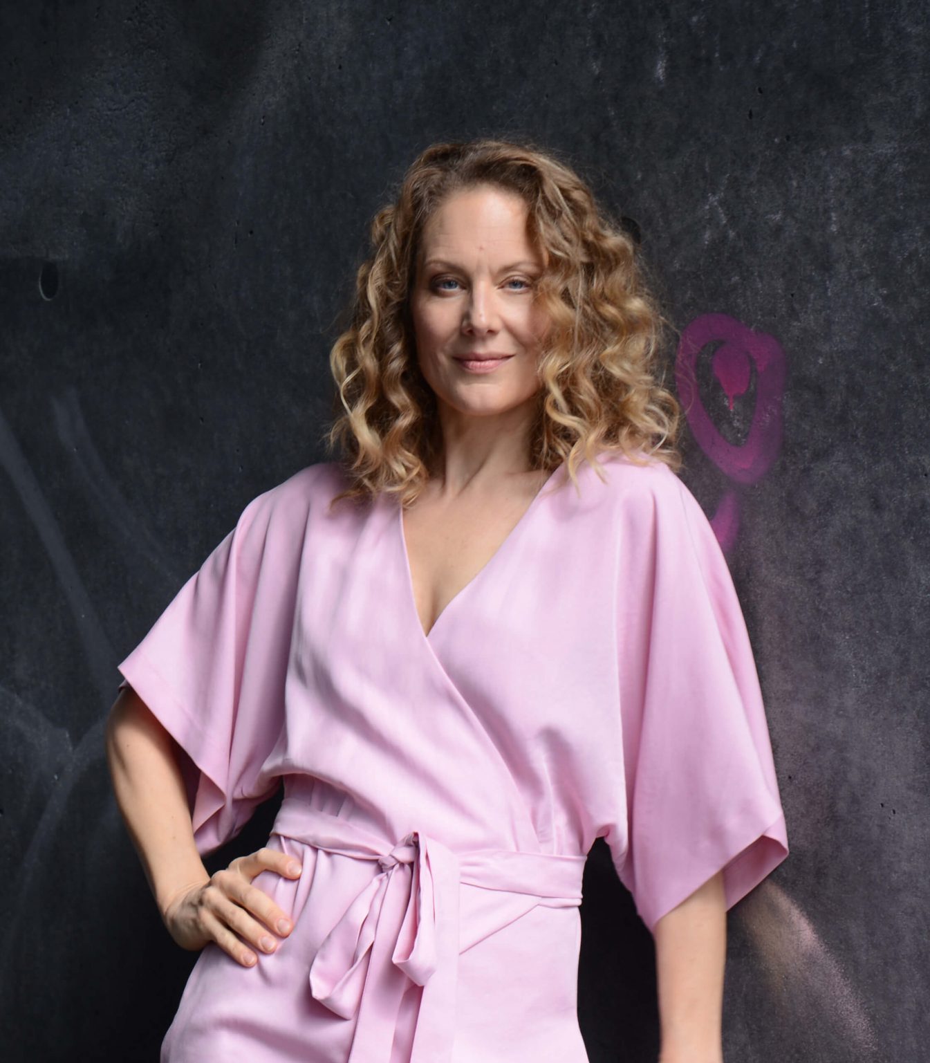 Tessa Mittelstaedt in RAU Berlin Jumpsuit rosa