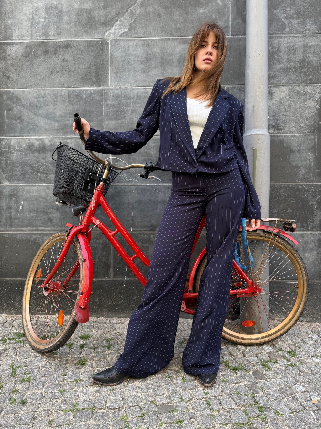 Blazer cropped Nadelstreifen – Bild 2