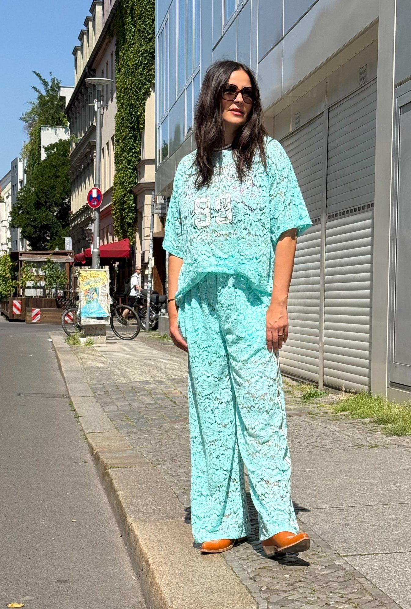Jogger mit Taschen aus Spitze – Bild 2
