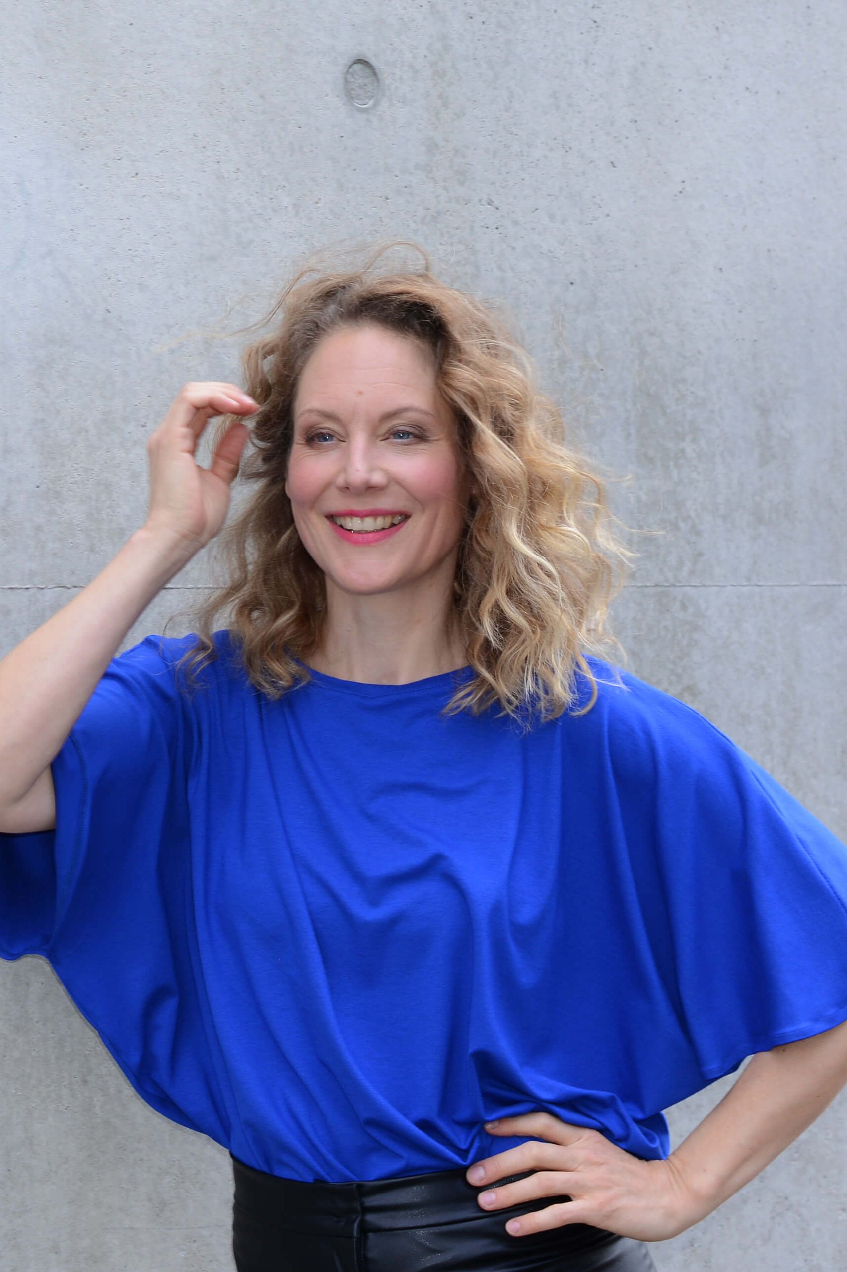 rau berlin fledermaustop royal blau 02 uai