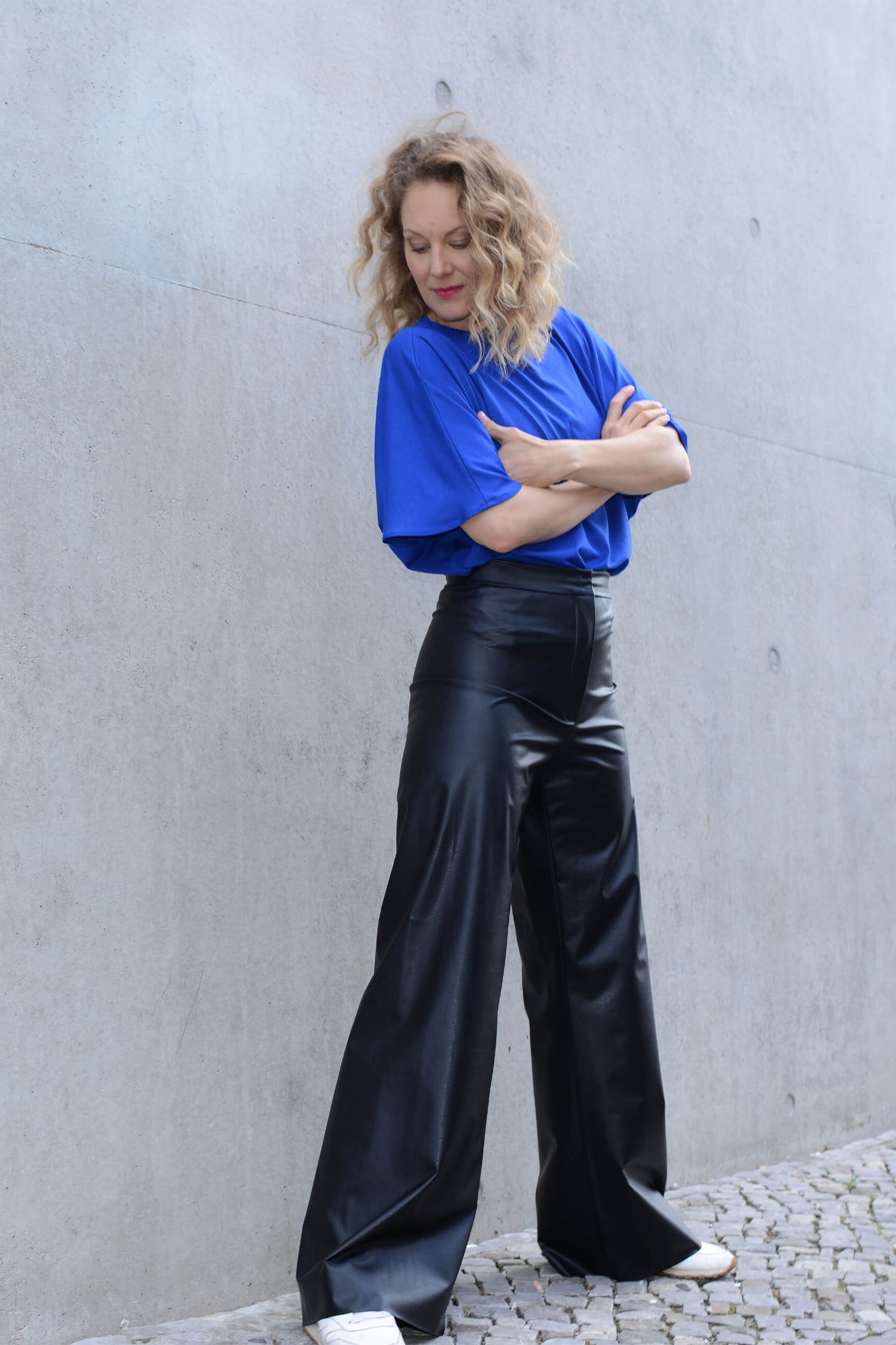 rau berlin fledermaustop royal blau marlene hose vegan 03 uai