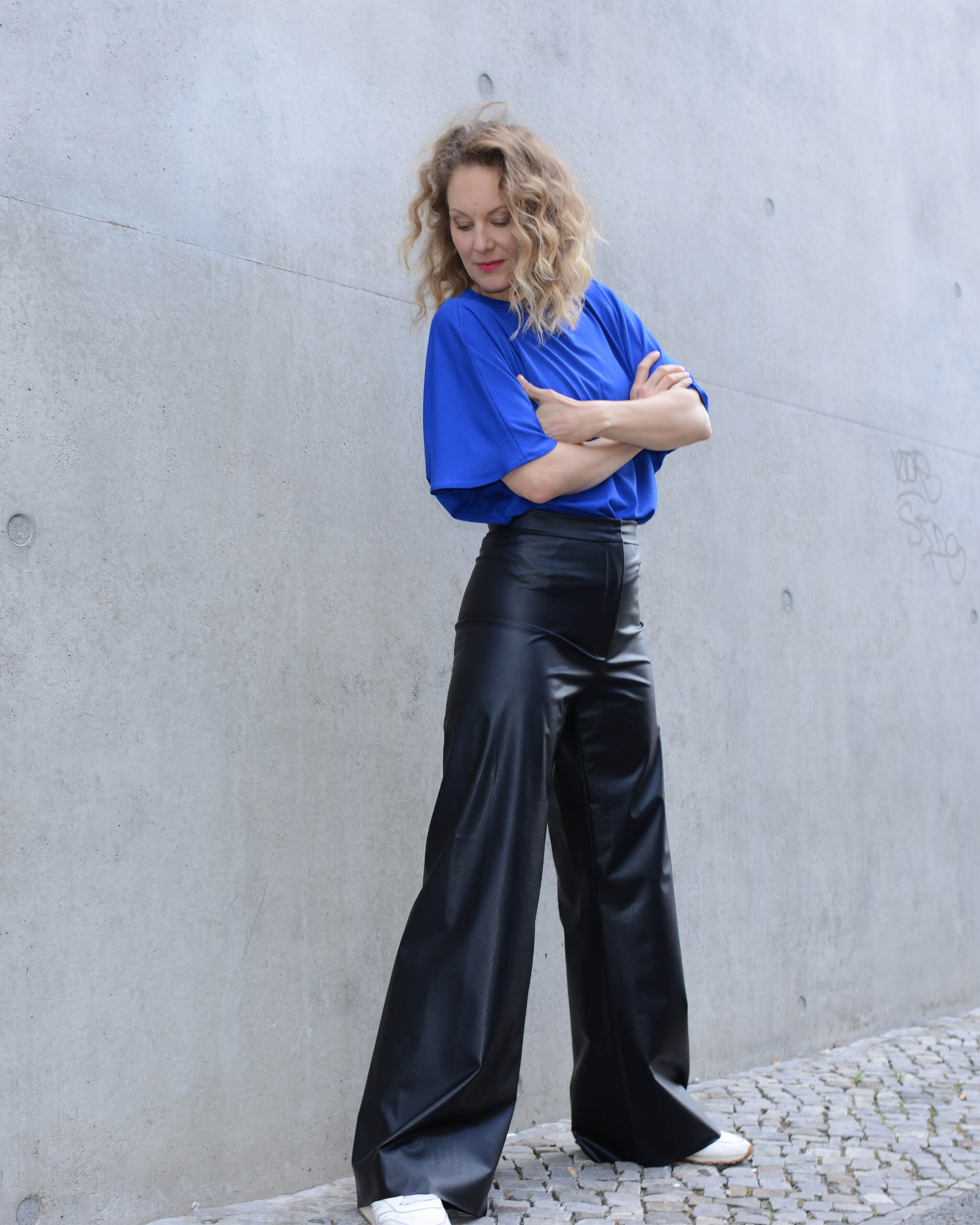 rau berlin fledermaustop royal blau marlene hose vegan 03 uai