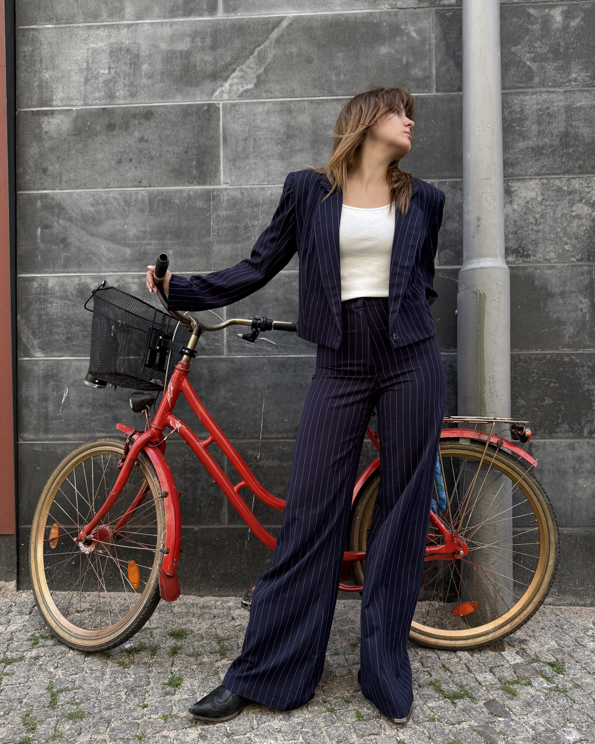 rau berlin high waisted marlene schlaghose anzug blazer cropped nadelstreifen 1 uai