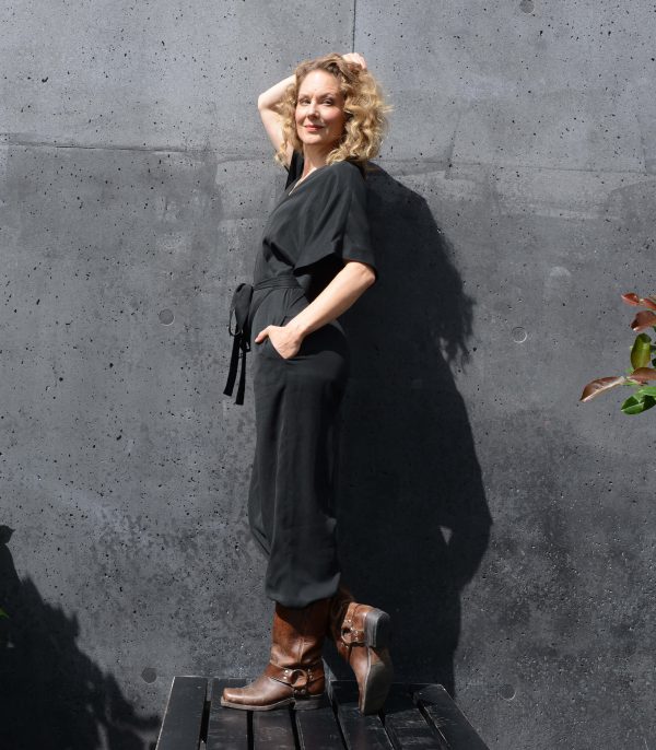 Jumpsuit aus Tencel 1 rau berlin jumpsuit wickel black 03