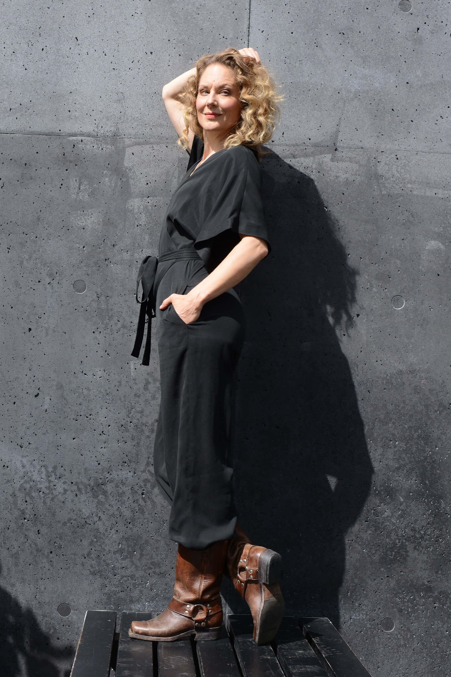 rau berlin jumpsuit wickel black 03 uai