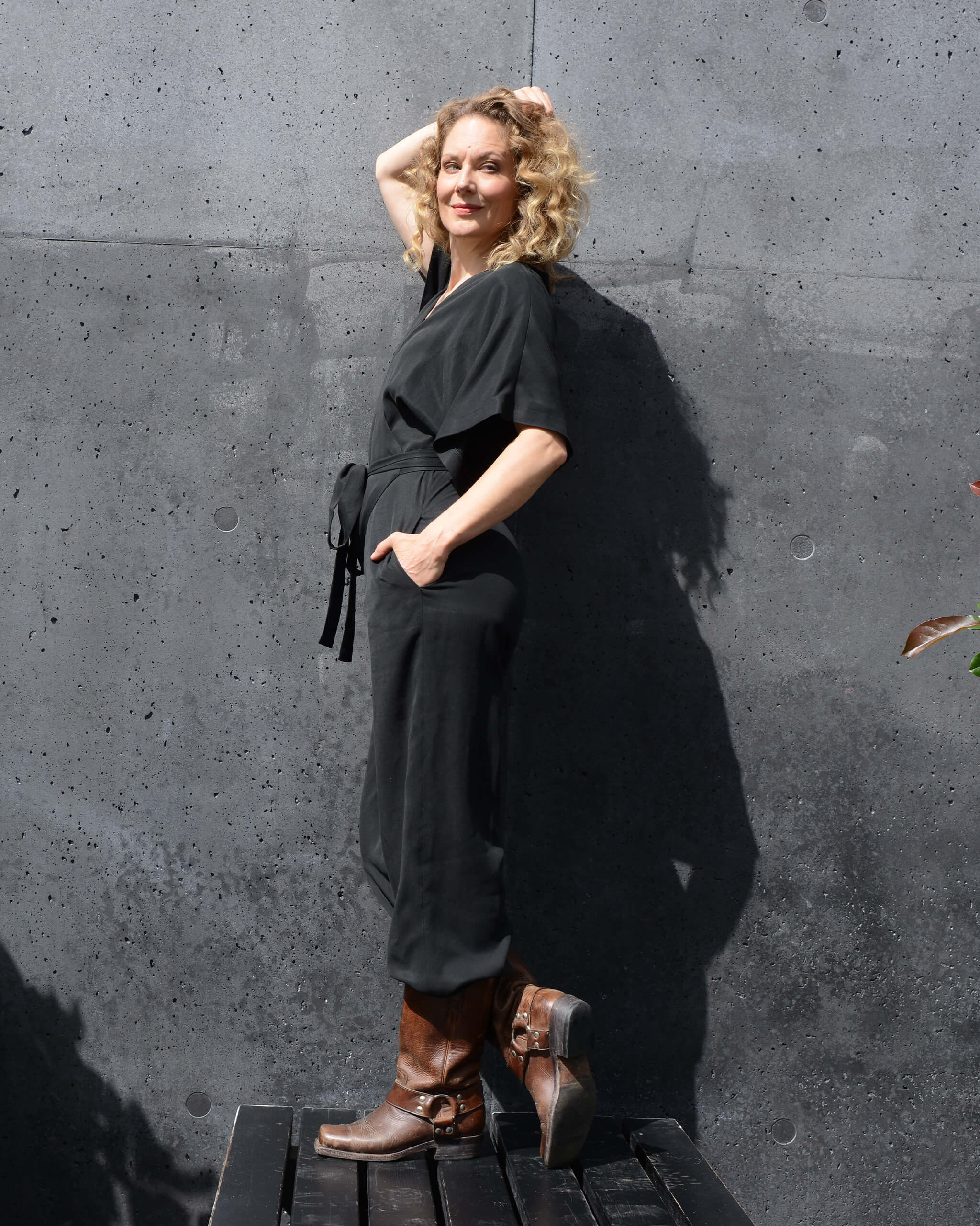 rau berlin jumpsuit wickel black 03 uai