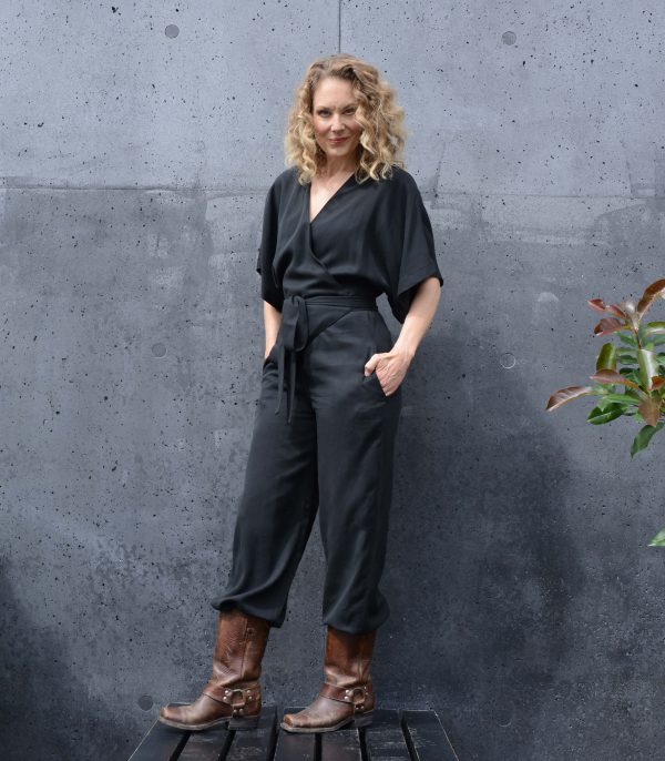 Jumpsuit aus Tencel 4 rau berlin jumpsuit wickel black 04