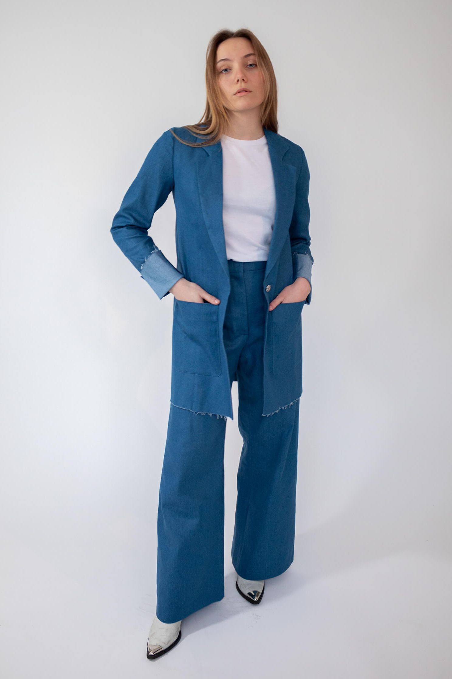 Oversized Blazer Boyfriend Style Denim hellblau und Marlene flared Jeans high waist hellblau