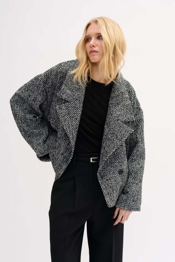 Jacke mit breitem Kragen 1 mew MaggieMW jacke rau berlin boutique 01 scaled