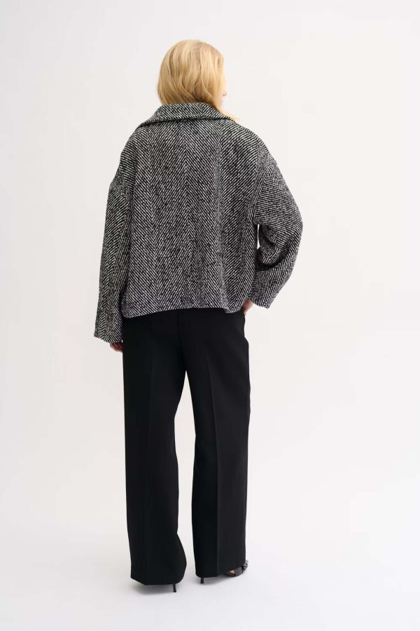 Jacke mit breitem Kragen 3 mew MaggieMW jacke rau berlin boutique 03 scaled
