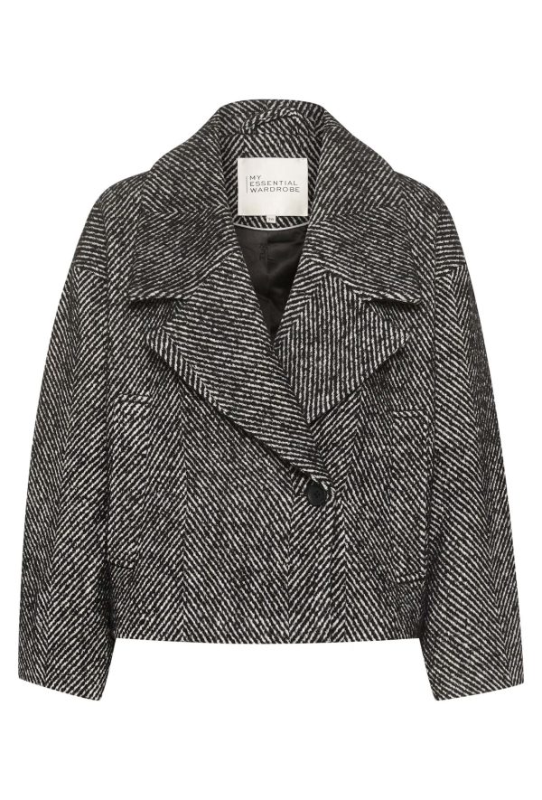 Jacke mit breitem Kragen 5 mew MaggieMW jacke rau berlin boutique 05 scaled