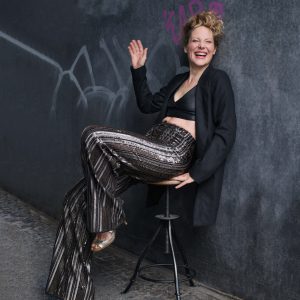 Marlene-Hose mit gestreifter Paillettenstickerei – Schwarz mit Gold & Silber