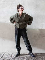 Jogger aus Wolle 17 Grüner Blouson von RAU Berlin