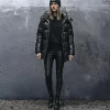 Schwarzer Parka mit Kaputze