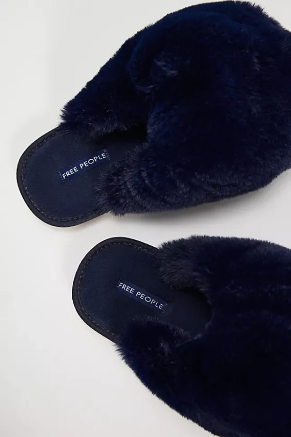 Snowball Slippers in Navy Blue 5 93670768 041 d 1