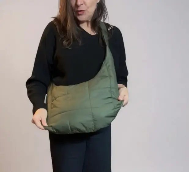 Moon Bag Midi mit verstellbarem Gurt 3 RAU Berlin Tasche Moon Puffer Midi