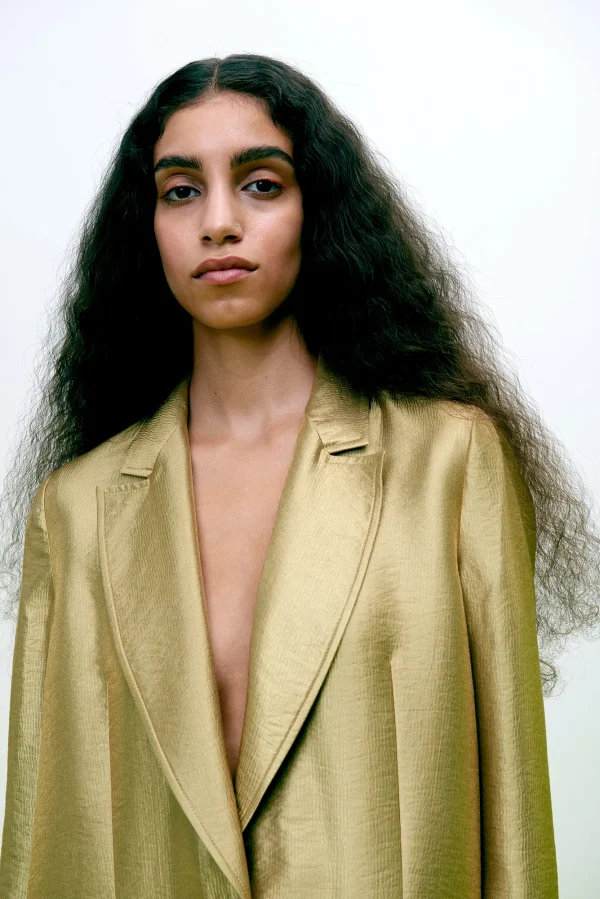 Goldfarbene Jacke – Relaxed Fit 1 Woven gold jacket Alona Gold 5 2