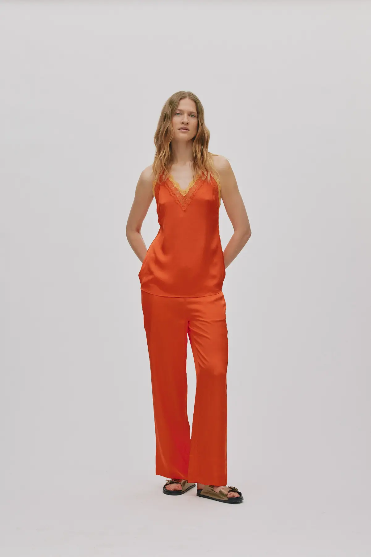 Top mit Spaghettiträgern 2 Contrast lace camisole top Soho Deep mandarin 4