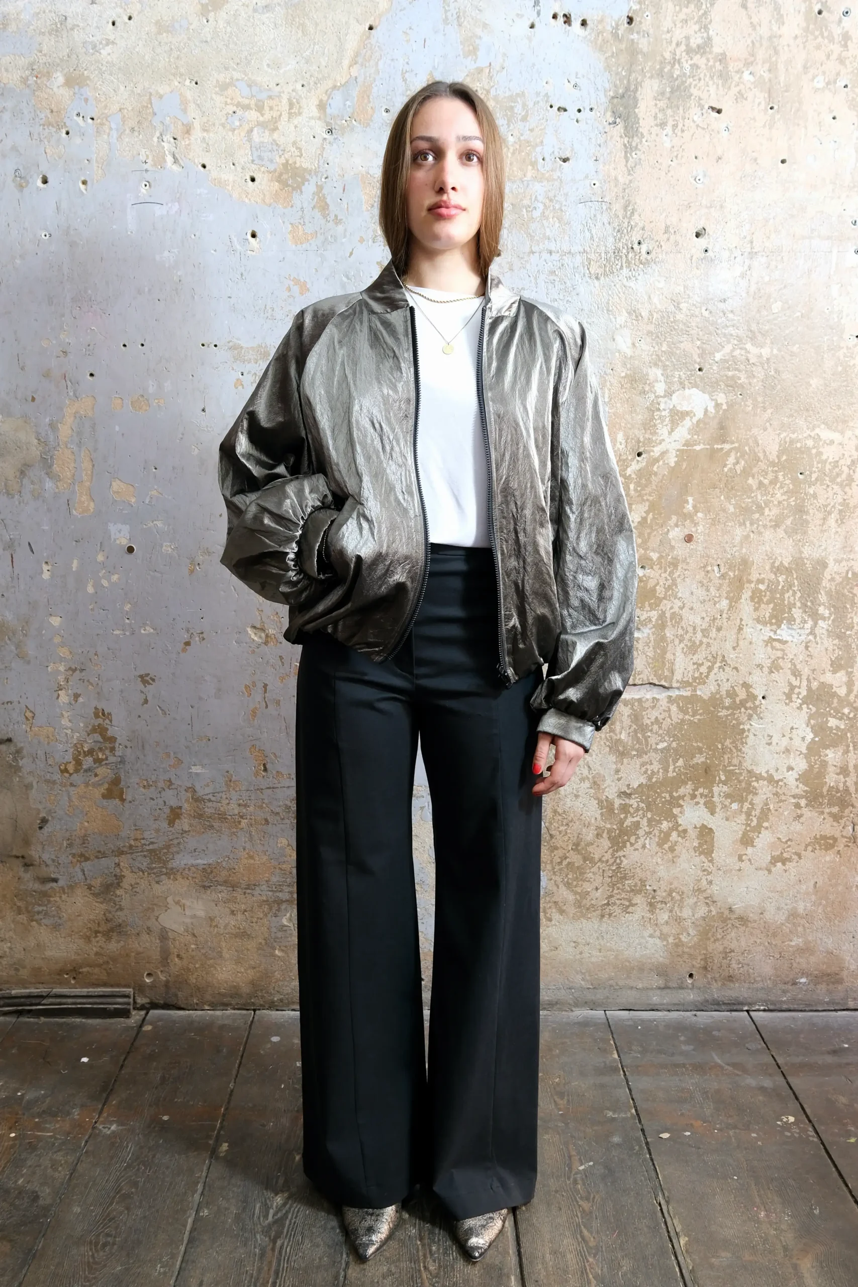 Blouson aus dünnem veganem Leder Bronze 2 DSCF1547 1 scaled