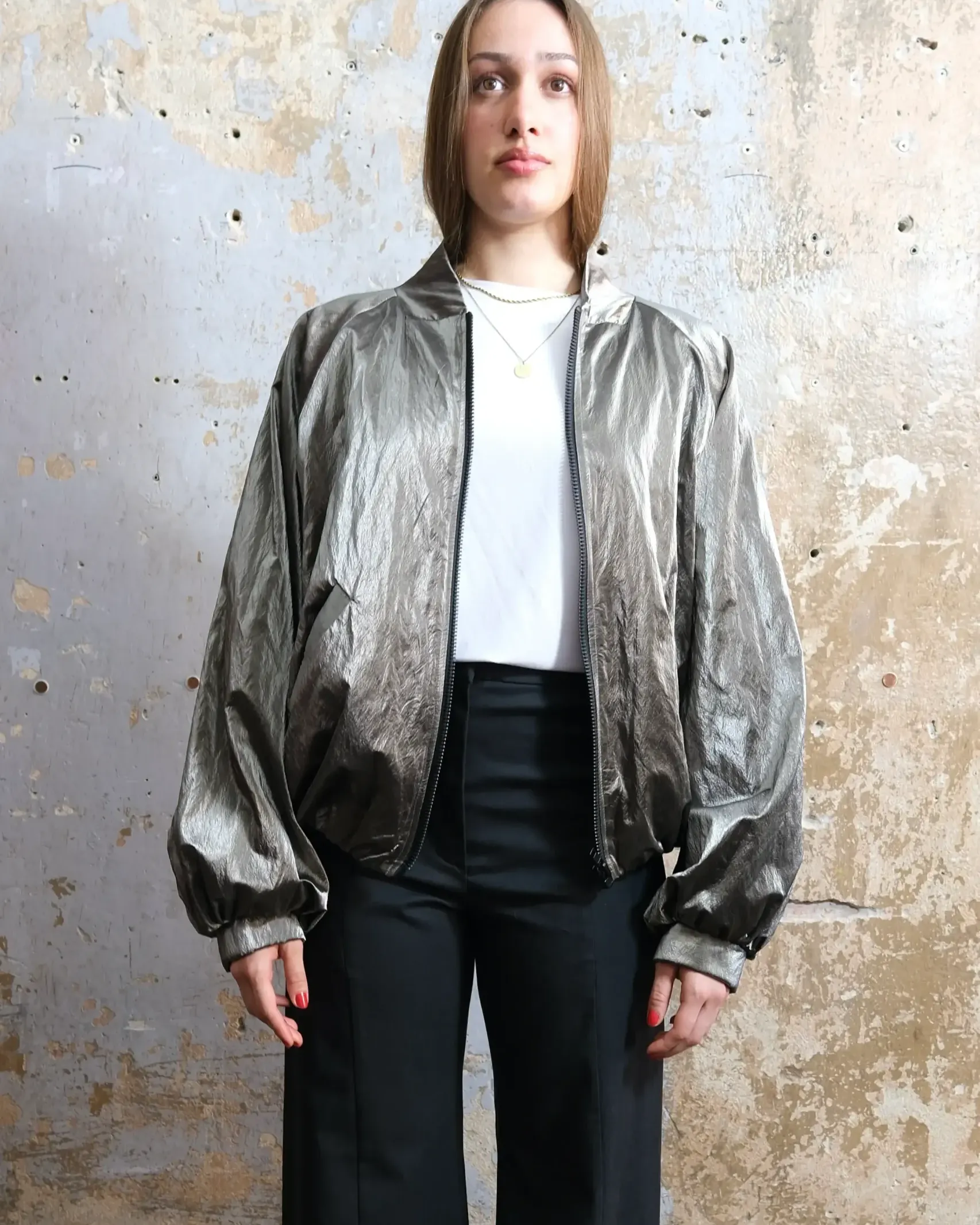 Blouson aus dünnem veganem Leder Bronze 17 DSCF1548 scaled uai