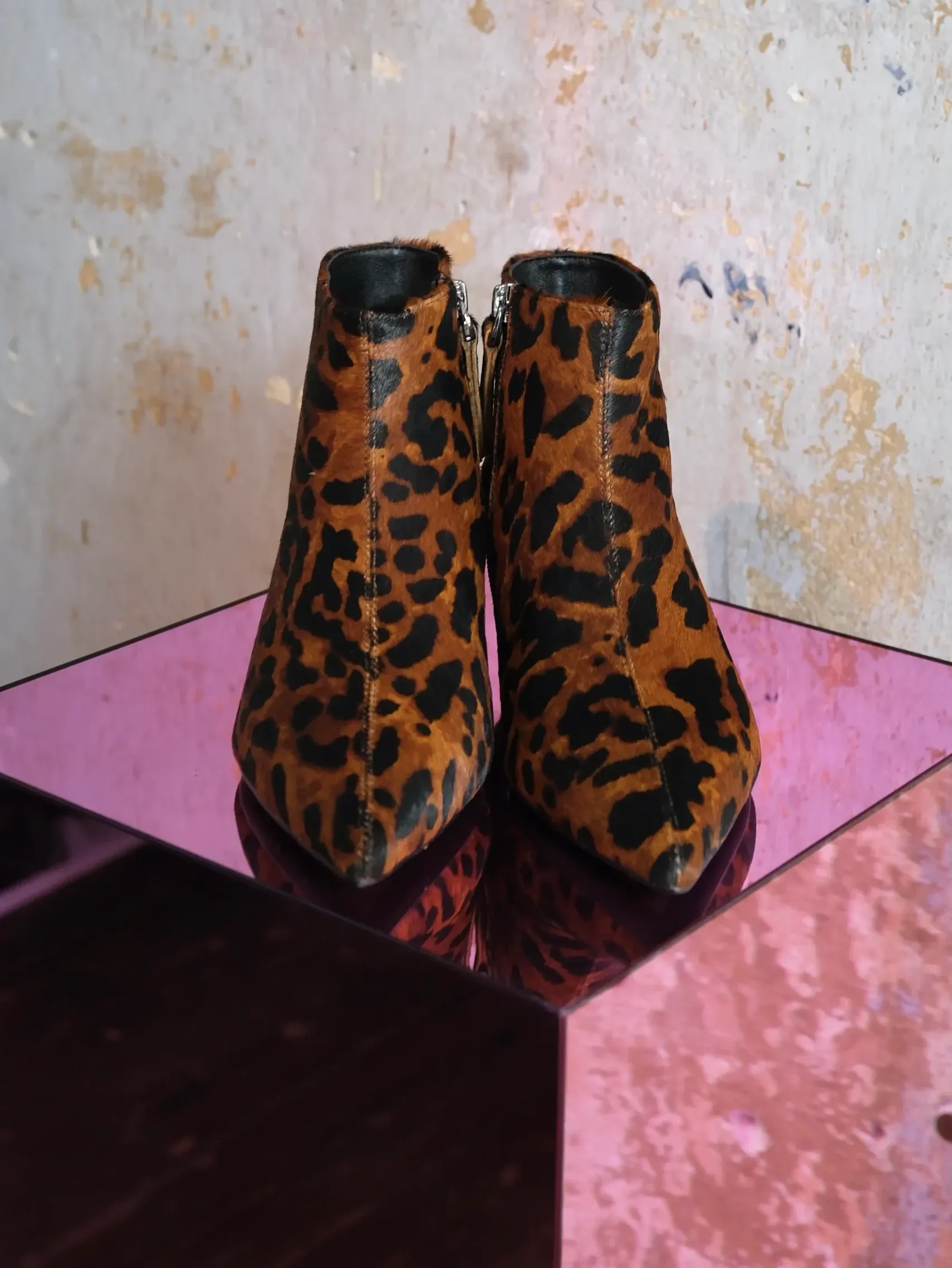 Elegante, spitz zulaufende Ankleboots mit Pfennigabsatz in Leo Optik 3 DSCF2013 scaled uai