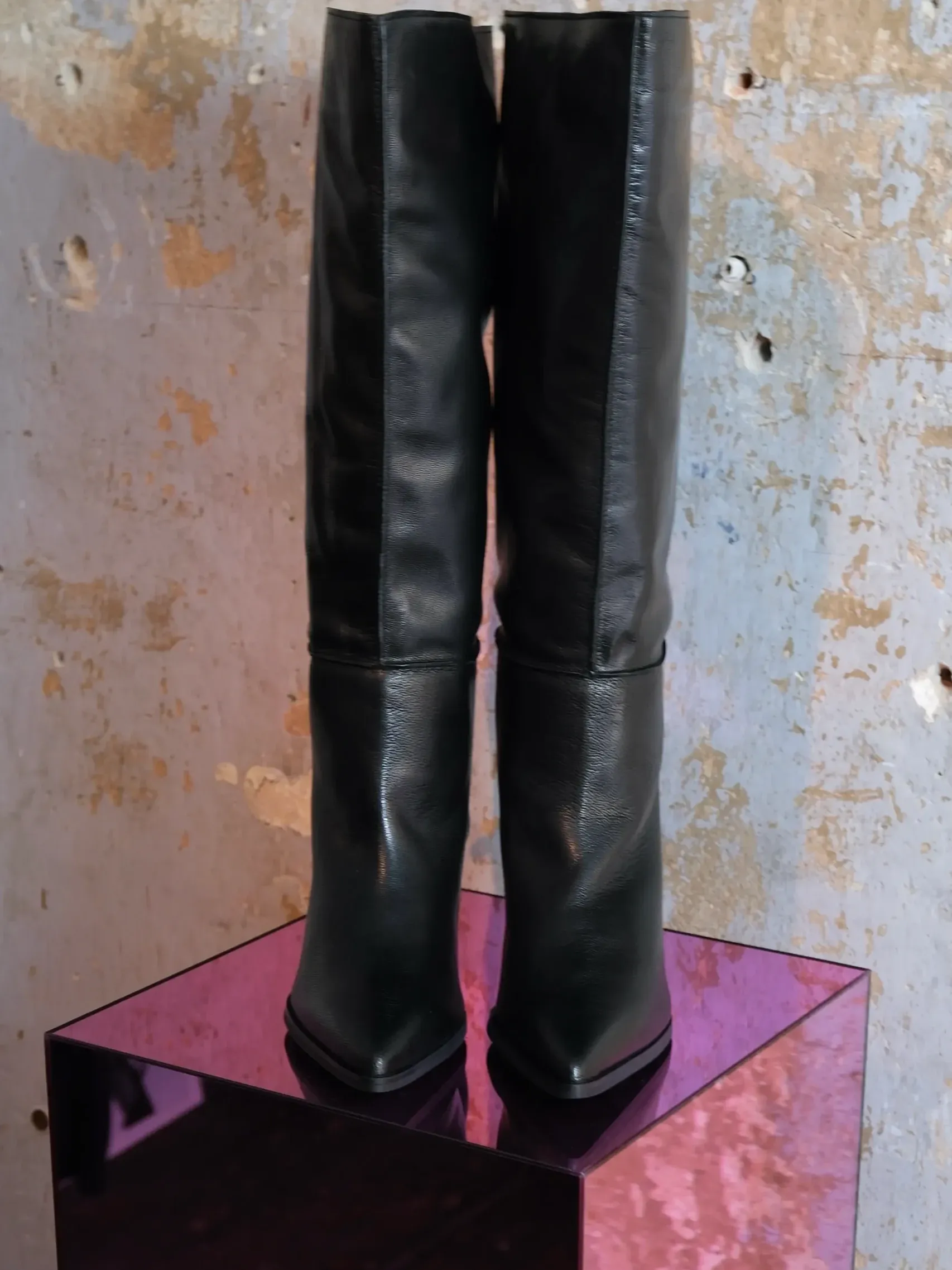 Eleganter spitz zulaufeder Lederstiefel mit weitem Schacht 8 DSCF2022 scaled uai