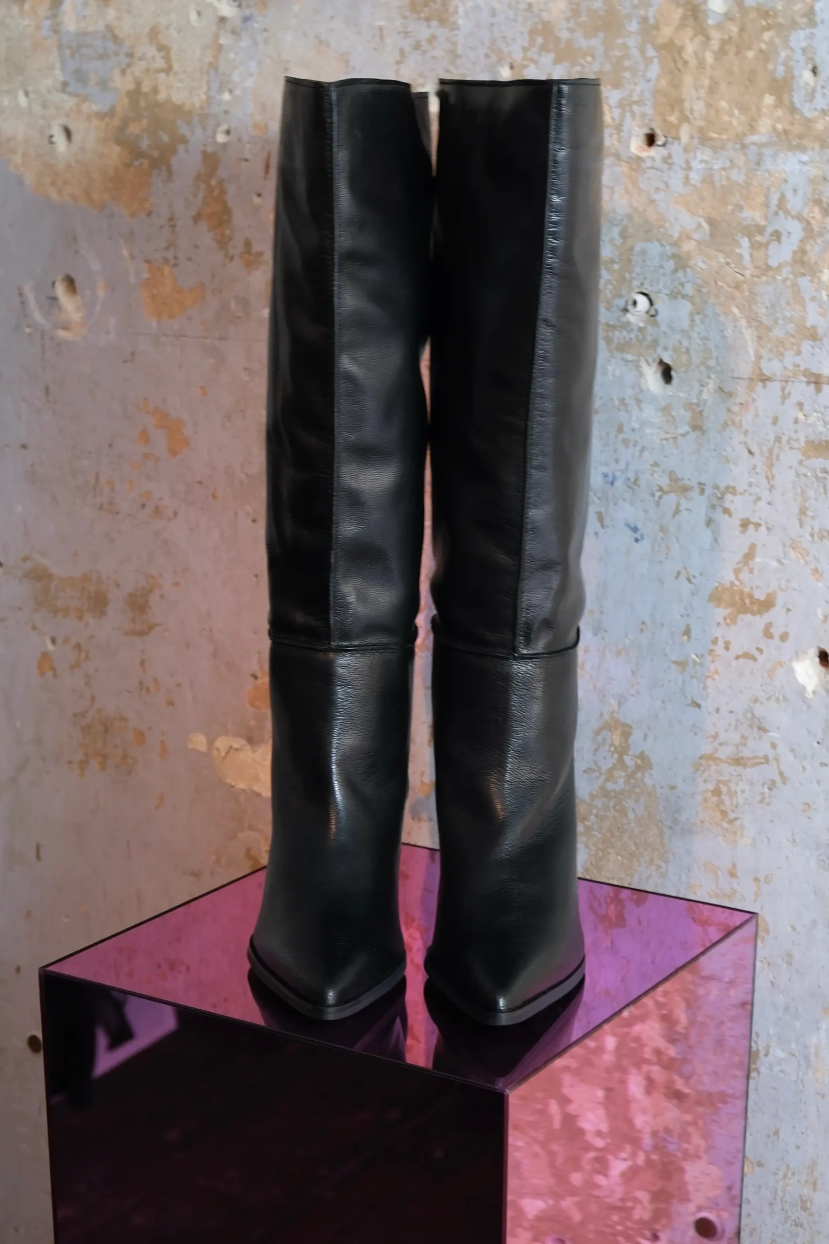 Eleganter spitz zulaufeder Lederstiefel mit weitem Schacht 5 DSCF2022 scaled
