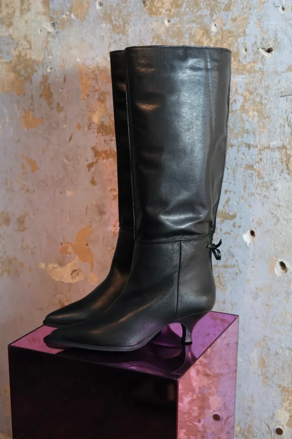 Eleganter spitz zulaufeder Lederstiefel mit weitem Schacht 4 DSCF2025 scaled