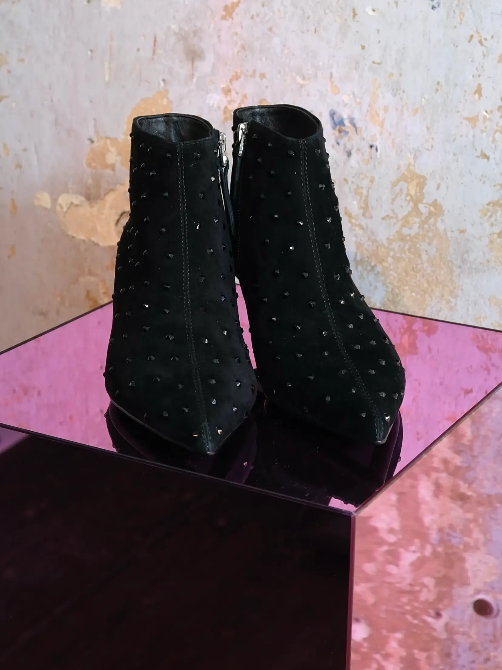 Elegante, spitz zulaufende Stilettos mit Pfennigabsatz in Velour Leder mit Strass 4 DSCF2034 uai