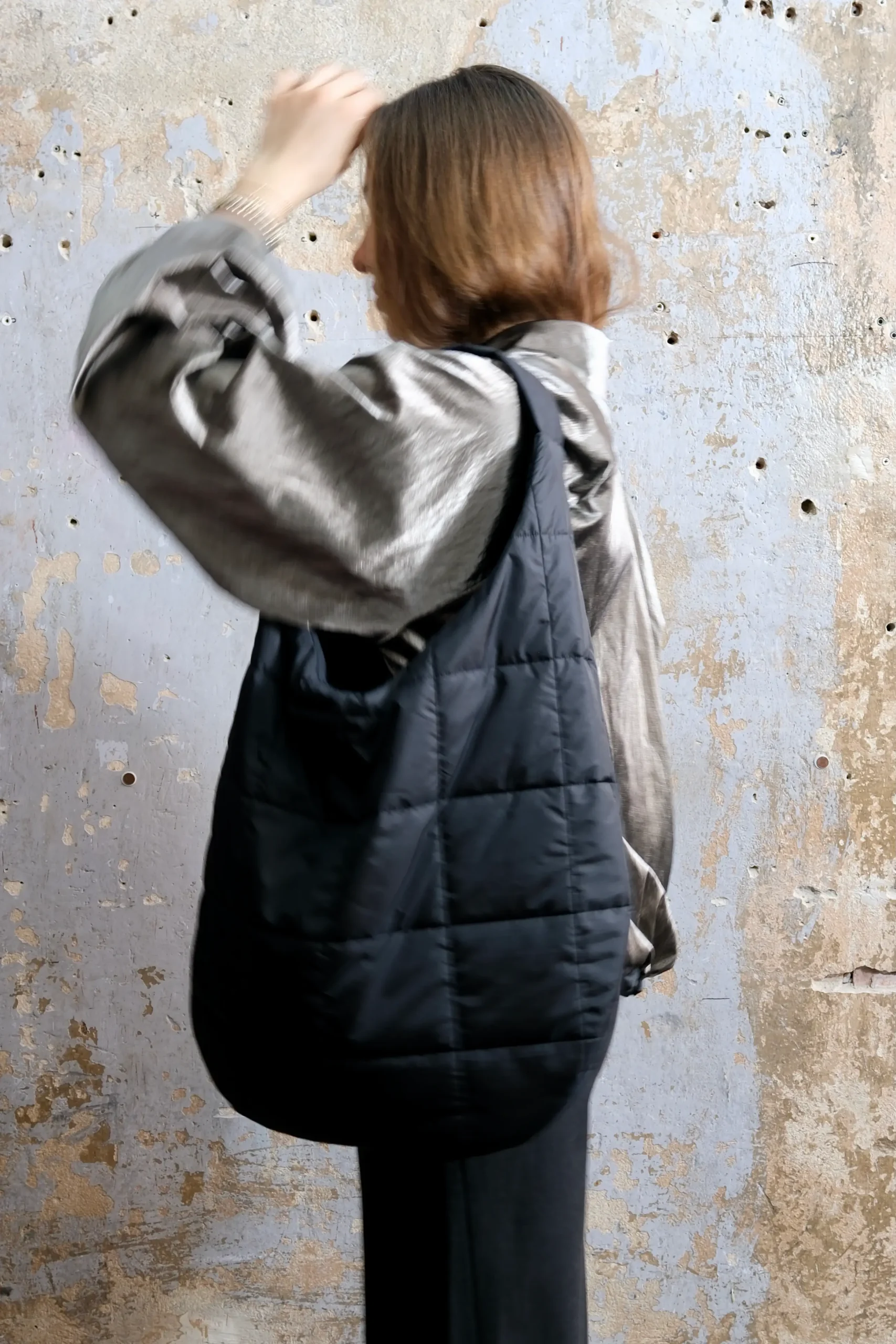Puffer Moon Bag Selene mit integrierter Laptoptasche von RAU Berlin 1 DSCF1560 scaled