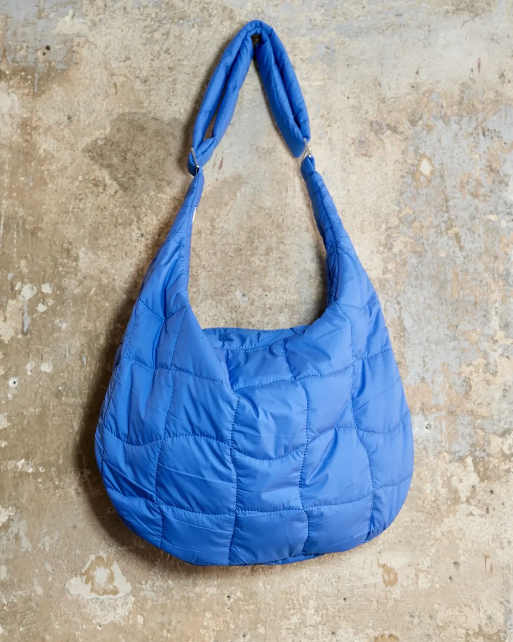 Moon Bag Midi mit verstellbarem Gurt 32 DSCF2500 scaled uai