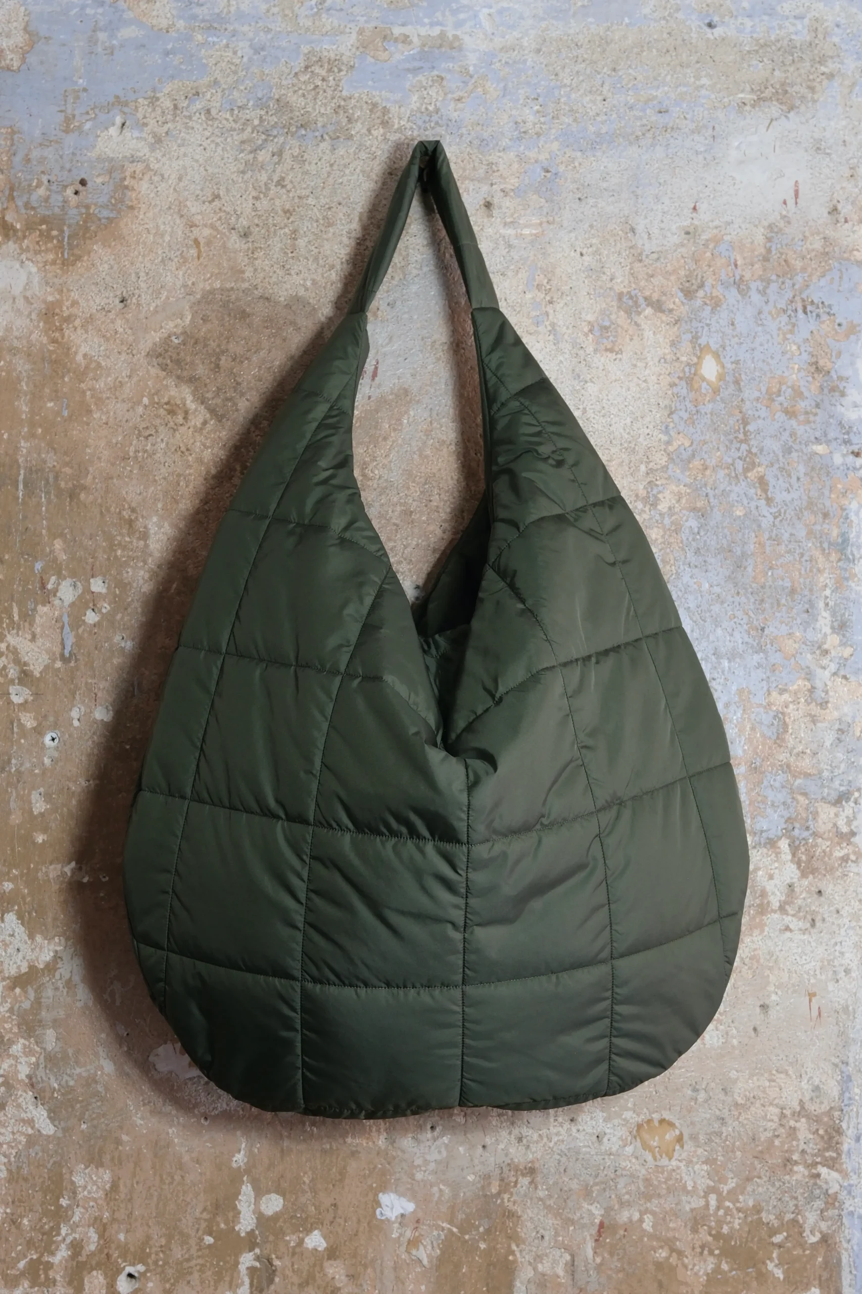 Puffer Moon Bag Selene mit integrierter Laptoptasche von RAU Berlin 2 DSCF2634 scaled